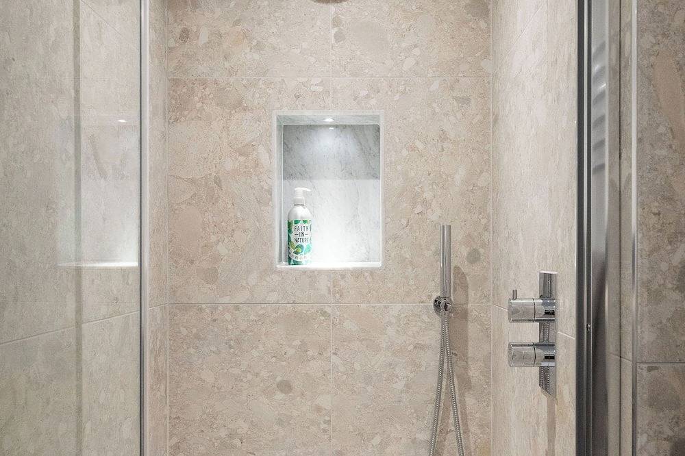 Entire apartment, A tastefully designed studio set just a few steps away from Arundel town centre in Arundel, South Downs