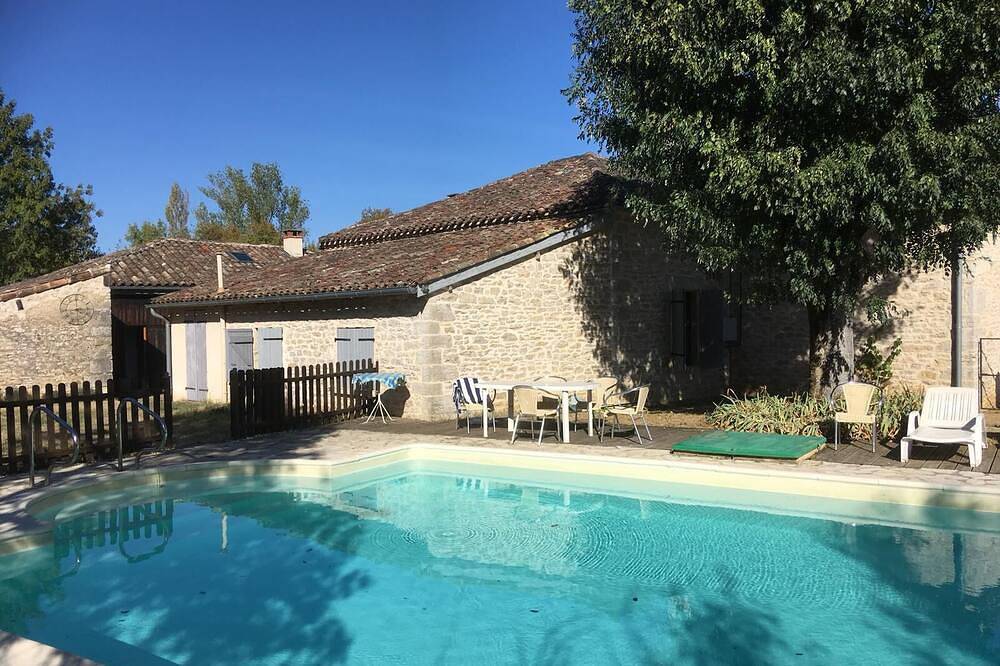 Gite Bacquiès - Ferme et grange restaurée avec jardin clos et piscine  chauffée in Septfonds, Quercy