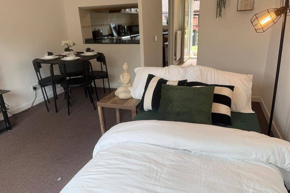 Ferienhaus-Klassisch-Eigenes Badezimmer-Terrasse in Milton Keynes, Südostengland