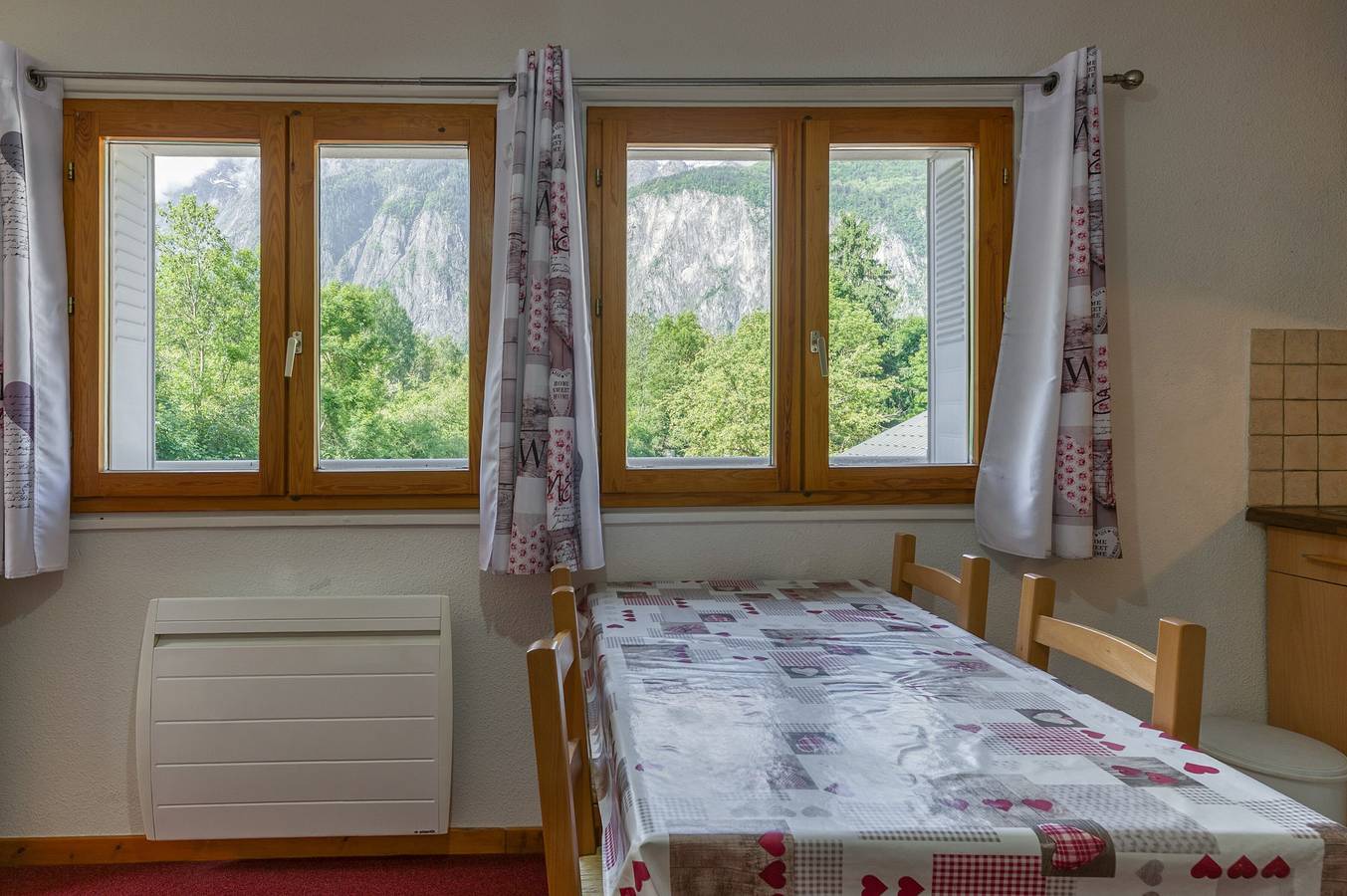 Appartement entier, Appartement 'B2 Ours Blanc' avec vue sur les montagnes, jardin partagé et Wi-Fi in Le Bourg-d'Oisans, Les Deux Alpes