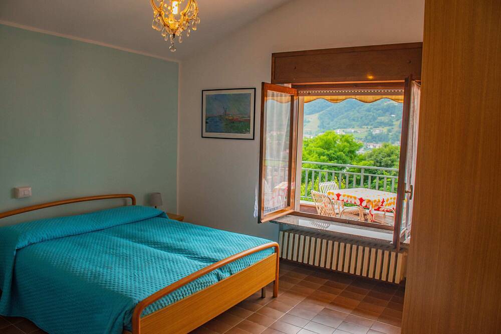 Ganze Wohnung, Aunt Maria's - Torrezzo Apartment. Your terrace on Lake Endine in Monasterolo del Castello, Prealpi Bergamasche Orientali