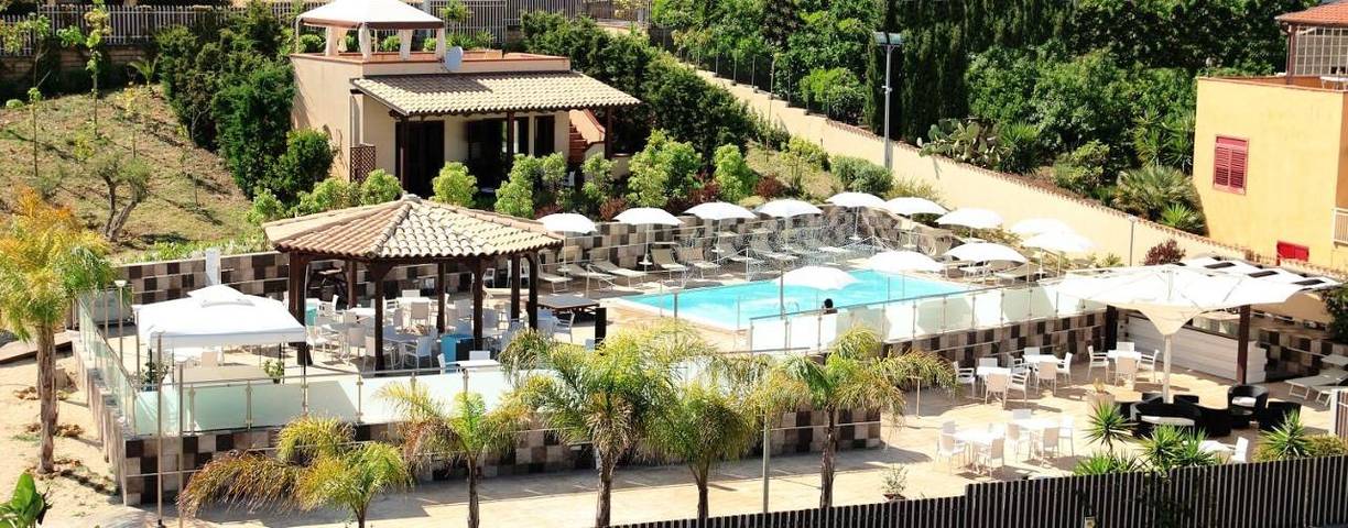 Hôtel pour 3 personnes, avec piscine ainsi que sauna et jardin, adapté aux familles - 1