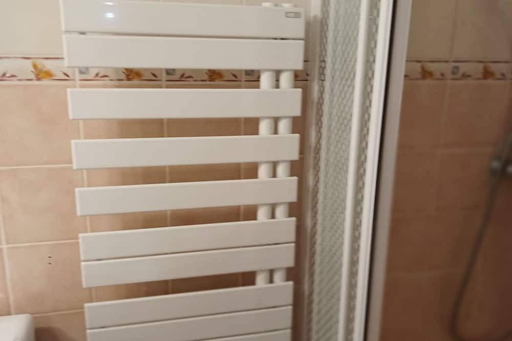 Appartement entier, Hébergement proche plan d'eau \nnombreuses activités aquatiques in Embrun, Parc national des Écrins