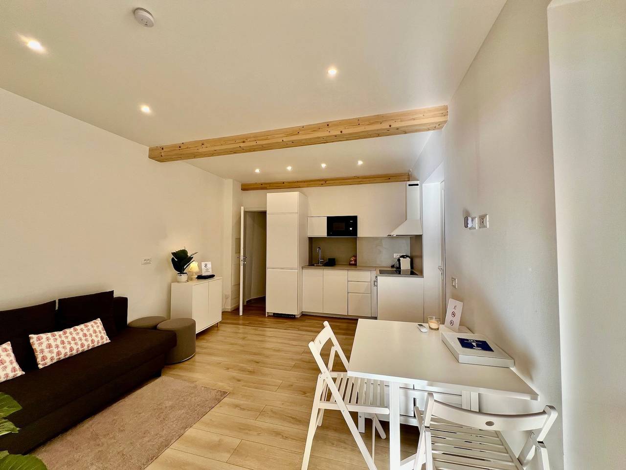 Entire apartment, 2 rooms with 180° view on sea and Monaco in Beausoleil, Nice region