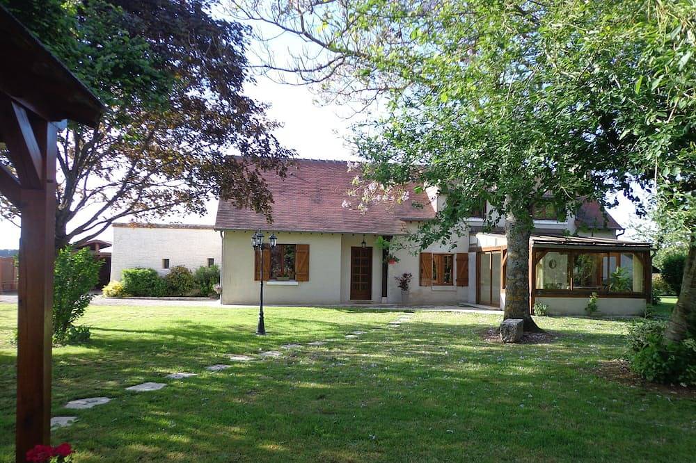 Gîte rural \"Le Noyer Rondin\" à Cheverny (12 personnes), idéal pour les familles. in Cheverny, Sologne
