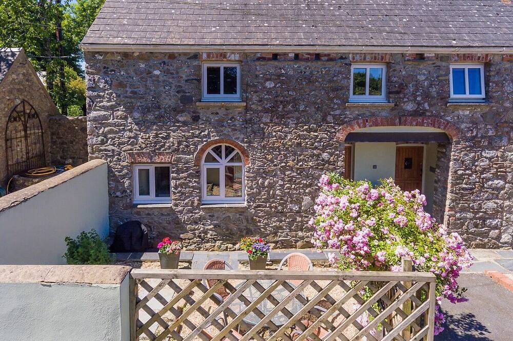 Wunderbares Ferienhaus, ruhige Lage mit beheiztem Innenpool in Pembrokeshire
