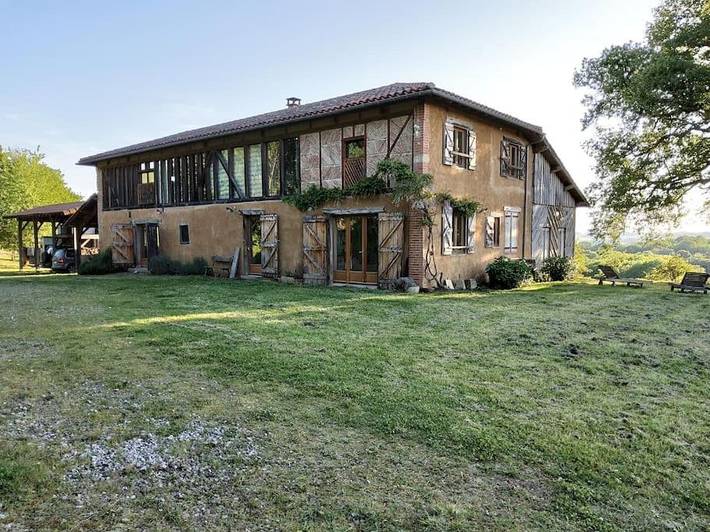 Gîte pour 14 personnes, avec jardin et vue, animaux acceptés à Sadournin