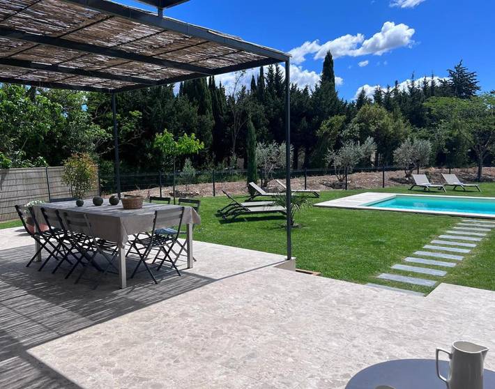 Location de vacances pour 8 personnes, avec jardin ainsi que piscine et vue, animaux acceptés à Paradou - 4