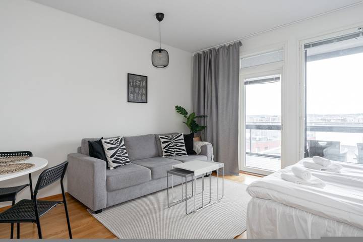 Ganze Wohnung, Bright 7th floor Studio next to Lake Pyhäjärvi | "Rooftop" in Pirkanmaa