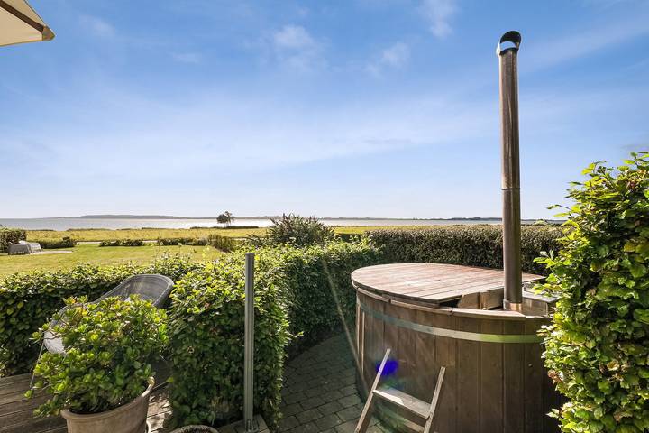 Meerblick an der Helnæs-Bucht mit Hot Tub in Haarby, Kleiner Belt