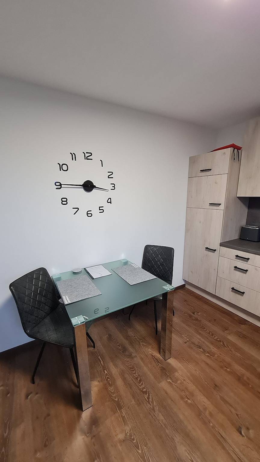 Ganze Wohnung, Ferienwohnung 'Helfensteinblick' mit Bergblick, Balkon und Wi-Fi in Calden, Hessisches Bergland