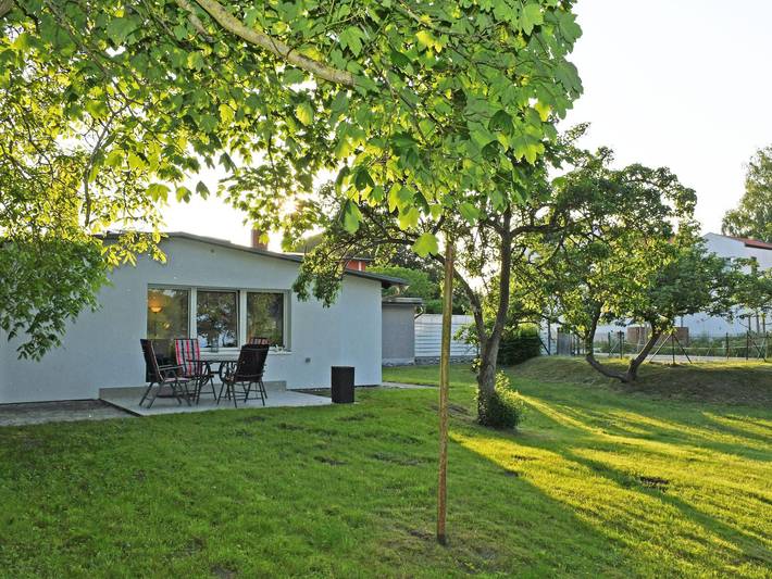 Bungalow für 4 Personen, mit Seeblick und Terrasse sowie Garten und Ausblick in Göhren