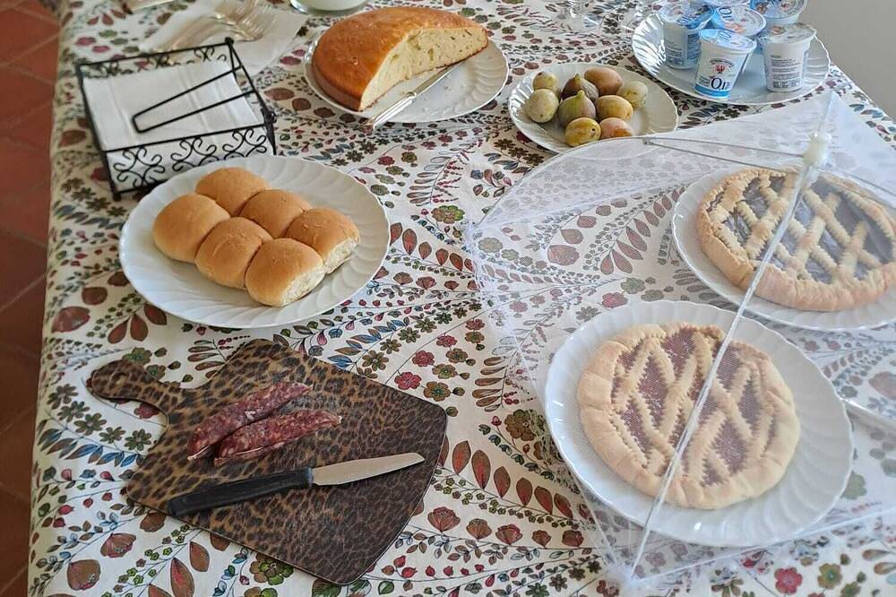 Double room with private bathroom and small exclusive garden in Narni, Terni Province