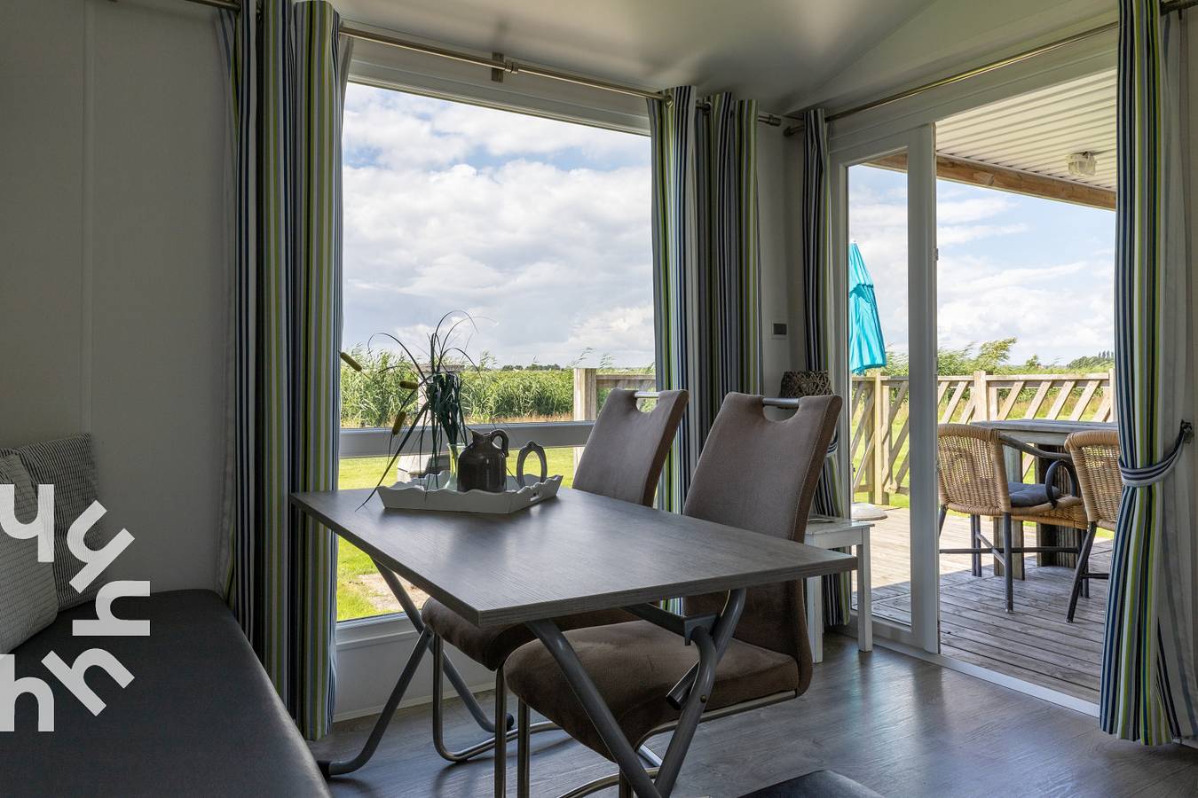Geräumiges 4-Personen-Chalet auf dem Wasser, in der Nähe des Yachthafens von Lemmer in De Friese Meren, Ijsselmeer