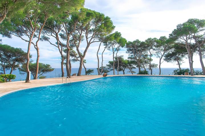 Ferienwohnung für 4 Personen, mit Terrasse und Garten sowie Pool und Ausblick in Calonge - 2