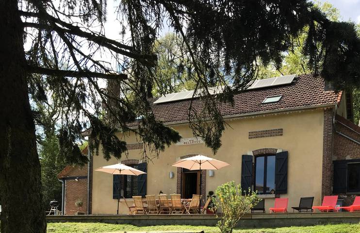 Gîte pour 12 personnes, avec terrasse, animaux acceptés