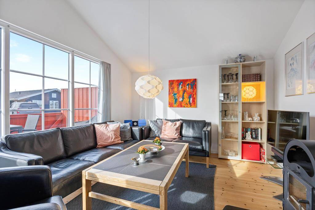 Hyggeligt sommerhus med spabad og plads til 6 personer in Nørre Lyngvig, Hvide Sande