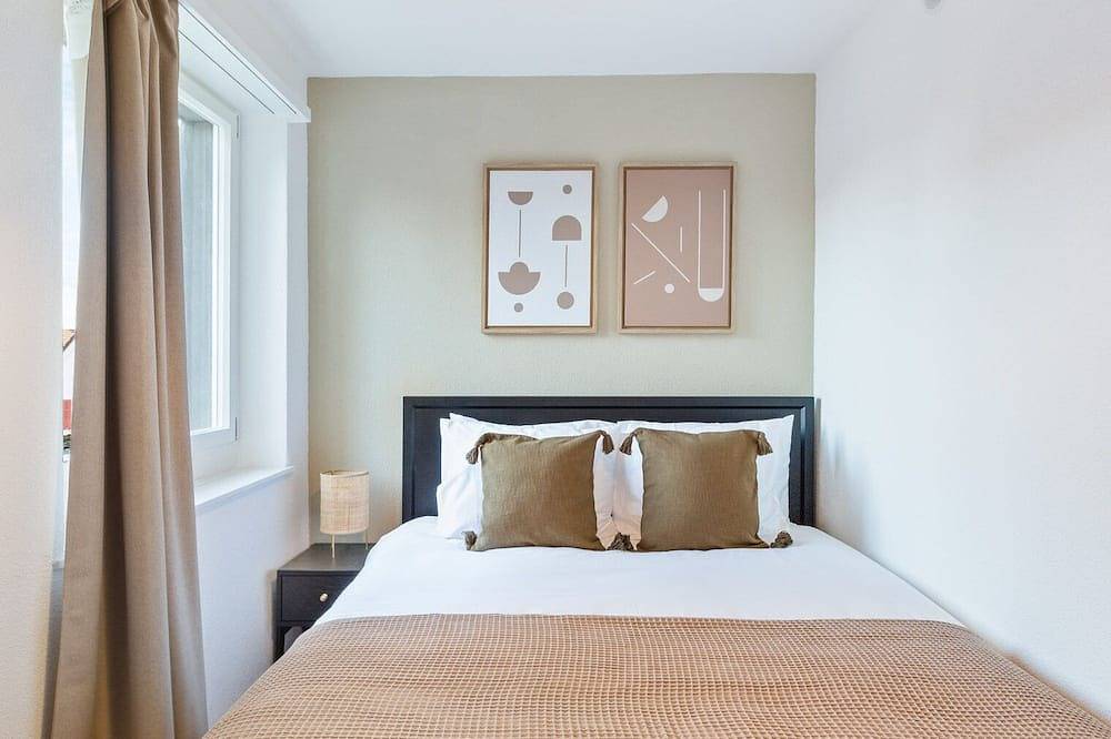 Appartamento intero, Sunny Oerlikon 3.5 Room w/ Balcony, 1min to Train Station, by Blueground in Zurigo, Zurich Prealps