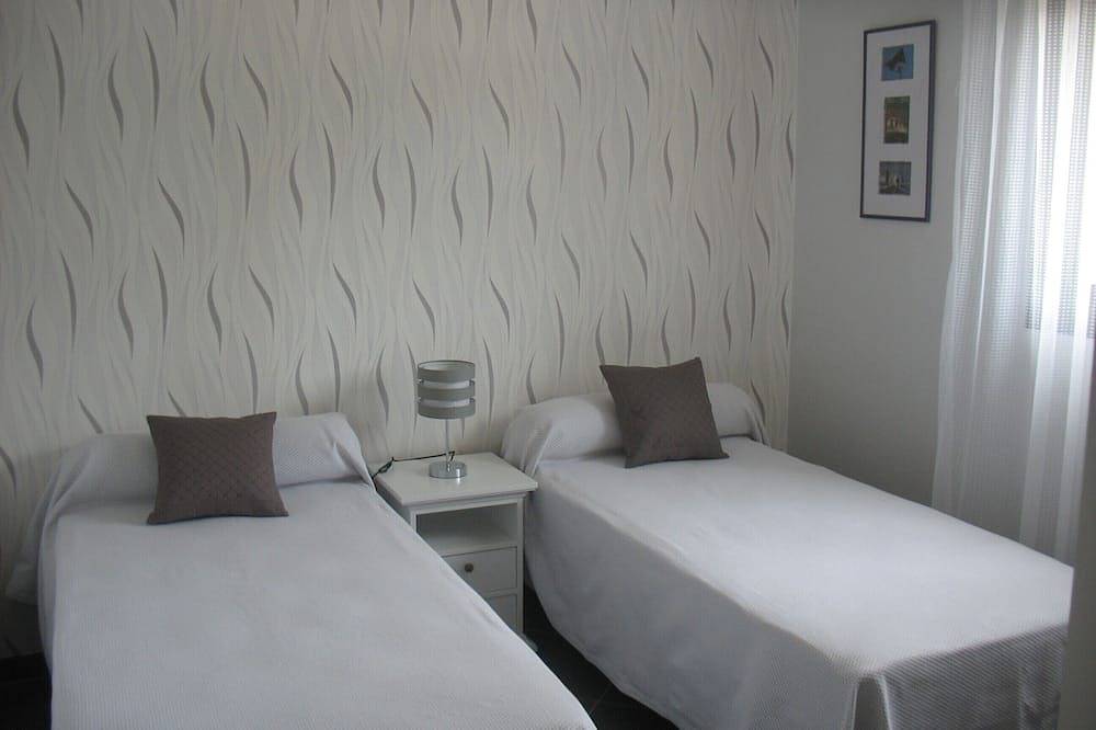 Maison  4*  Wifi Gratuite  piscine 28°; Tennis; Parc arboré 15 000 m²; Parking in Clohars-Carnoët, Côte de Cornouaille