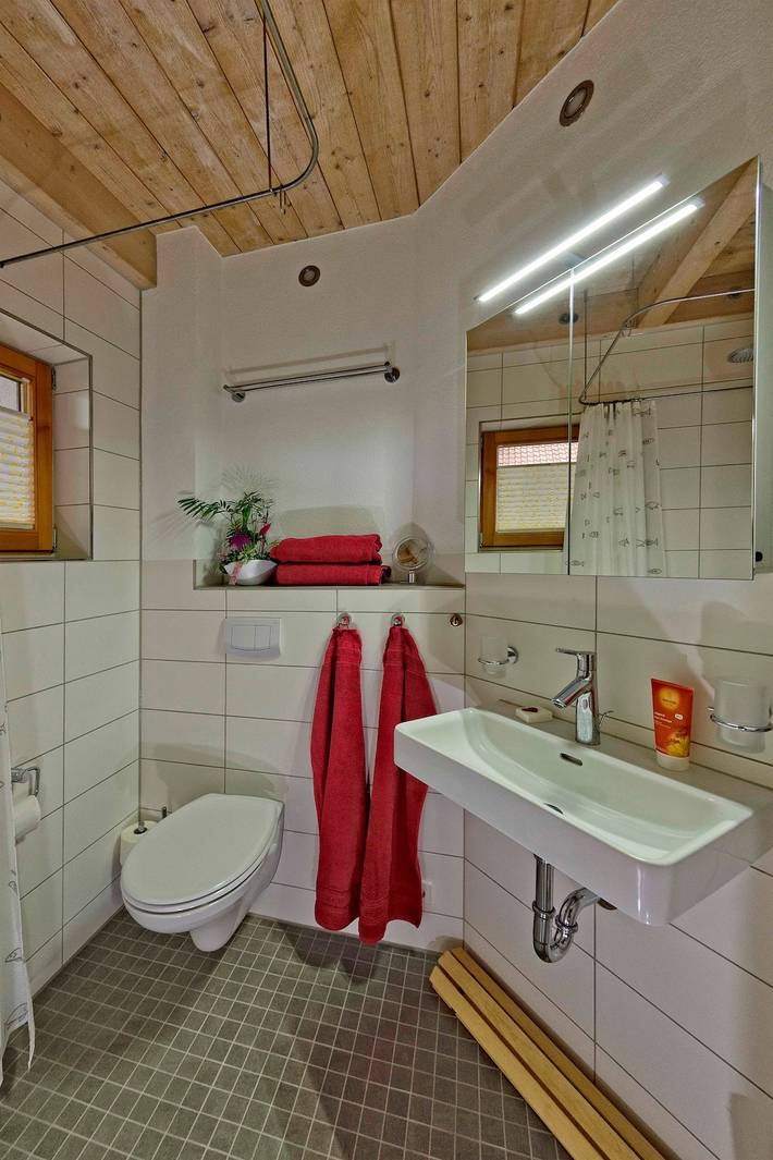 Appartement entier, Appartement 'Albfewo' avec terrasse, jardin et borne de recharge in St. Johann (Württemberg), Neckar-Alb