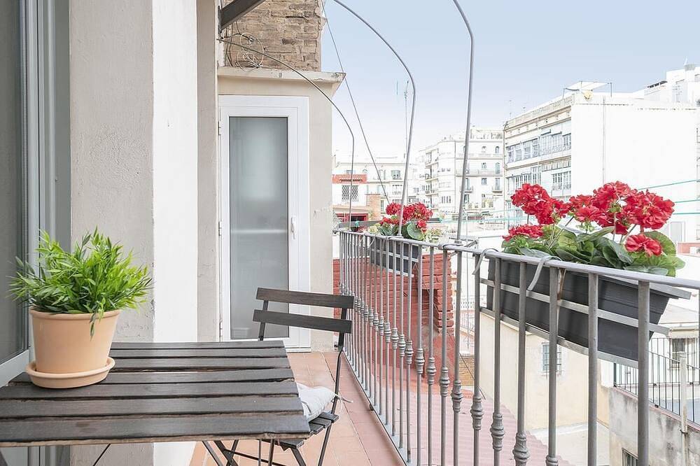 Apartamento entero, Piso recién reformado en Gràcia, para familias in Centro Barcelona, Barcelona