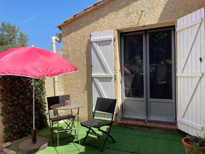 Location de vacances pour 4 personnes, avec Jacuzzi et Terrasse ainsi que Jardin et Piscine à Fos-sur-Mer
