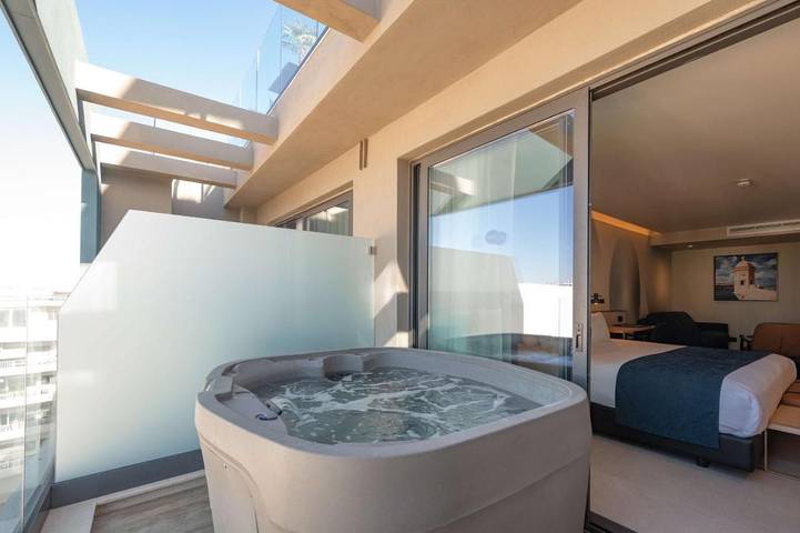 Hôtel pour 4 personnes, avec sauna et balcon ainsi que jacuzzi et piscine dans Qawra - 3