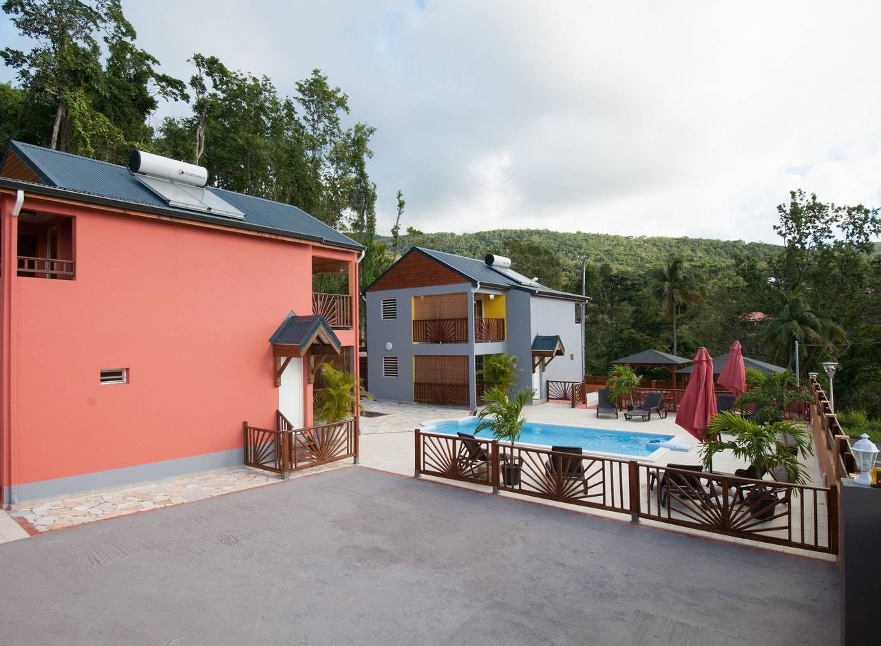 Appartement entier, Appartement charmant à Deshaies, piscine partagée, 46 m² in Deshaies, Guadeloupe