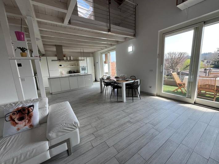 Gîte pour 5 personnes, avec jacuzzi et balcon dans Ispra