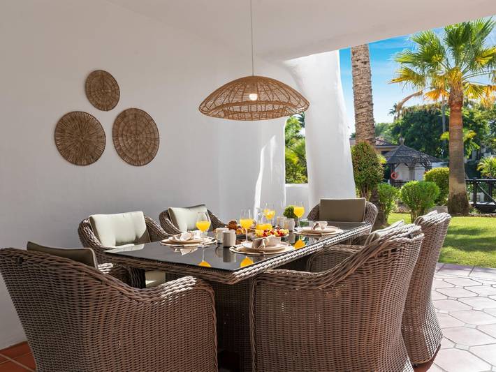 Ganze Ferienwohnung, Ferienwohnung für 4 Personen mit Garten in Marbella West, Marbella