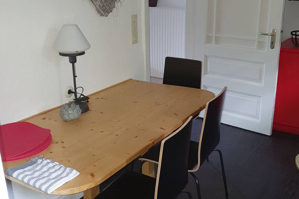 Ganze Wohnung, Warmherzige Ferienwohnung in guter Lage für alles was im Urlaub unternommen wird in Ahrensbök, Ostholstein