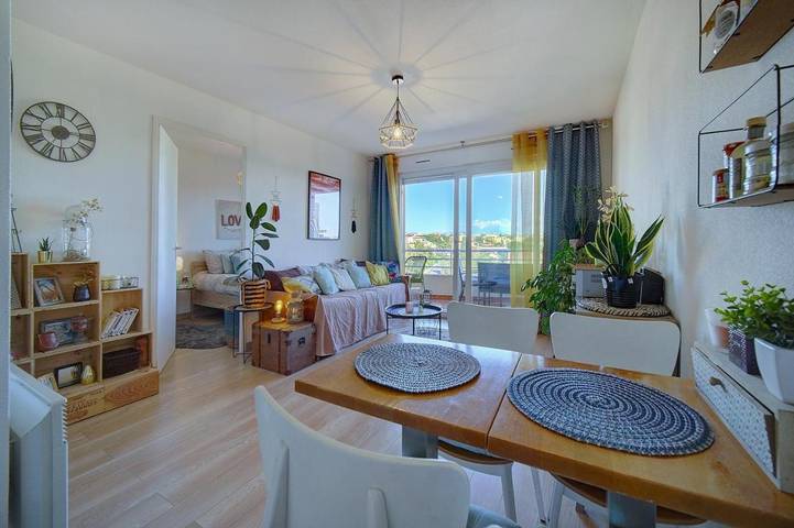 Gîte pour 3 personnes, avec jardin ainsi que piscine et vue dans Golfe-Juan - 2