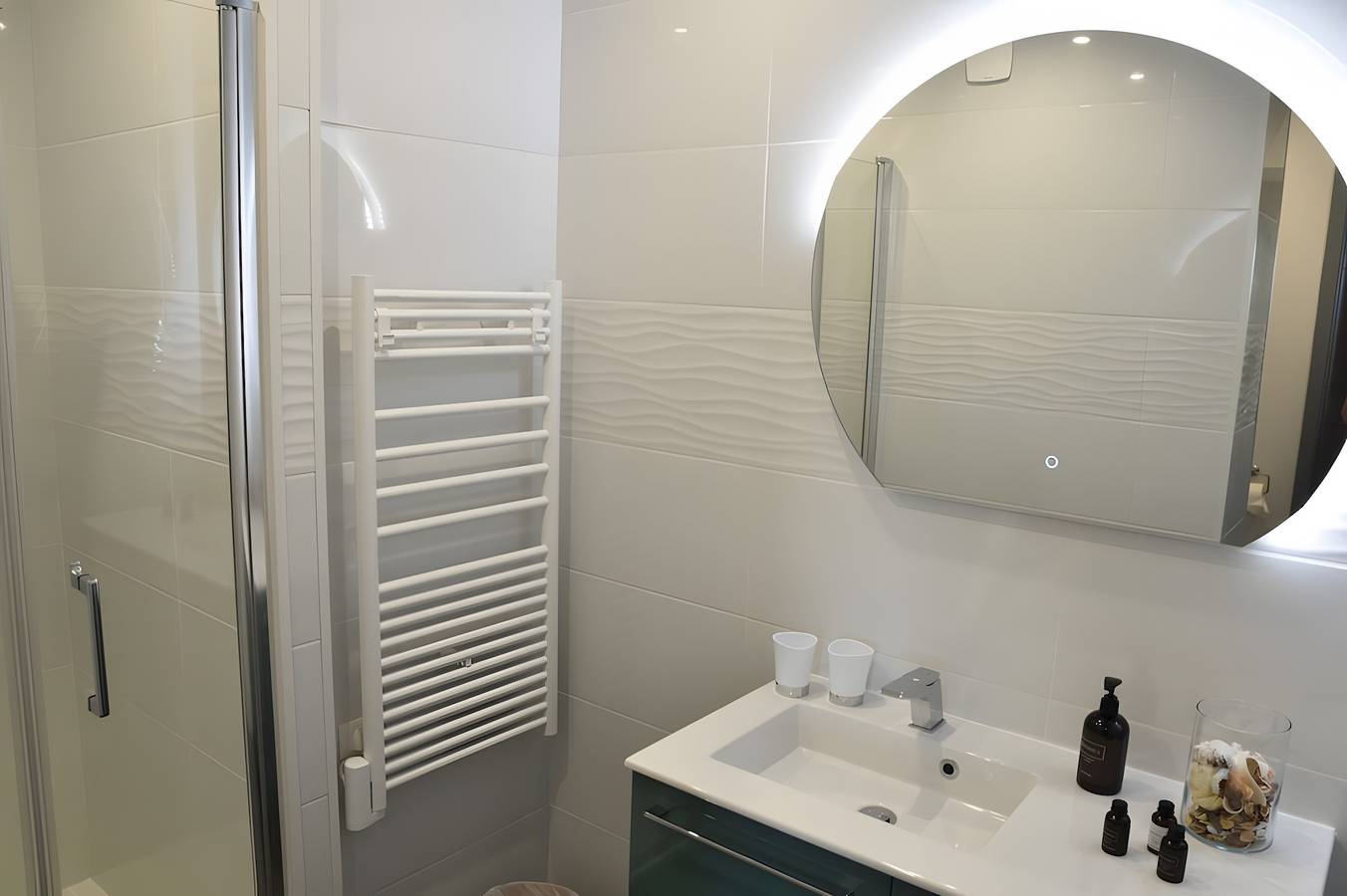 Tussen zee en dennenbos (zwembad, spa-jacuzzi, sauna) - azuurblauwe kamer, foto 9