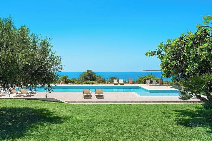 Agriturismo per 6 persone, con giardino e piscina nonché terrazza in Scicli