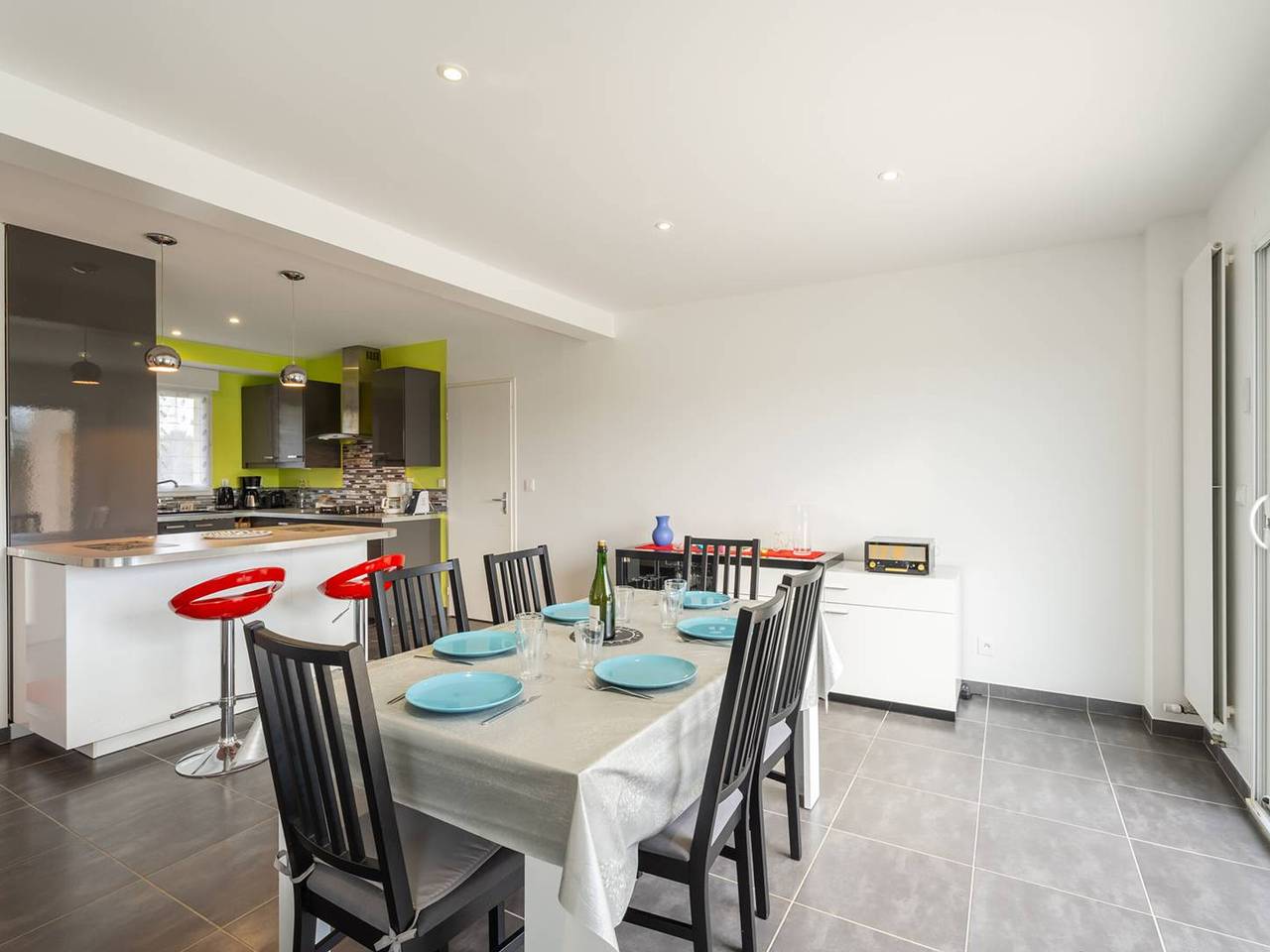 Charming 3-Bedroom House in Locmariaquer with Garden, Terrace, and Free Wi-Fi in Locmariaquer, Côte des Mégalithes