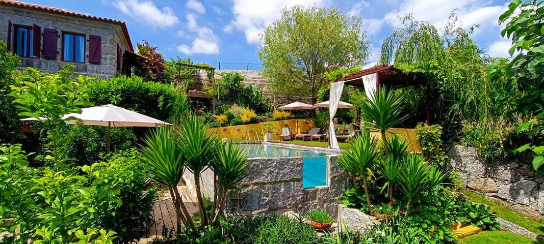 Location de vacances pour 2 personnes, avec jardin ainsi que piscine et vue dans Guimarães