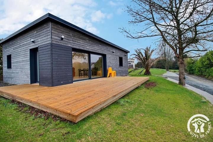 Location de vacances pour 4 personnes, avec terrasse et jardin à Pléhédel