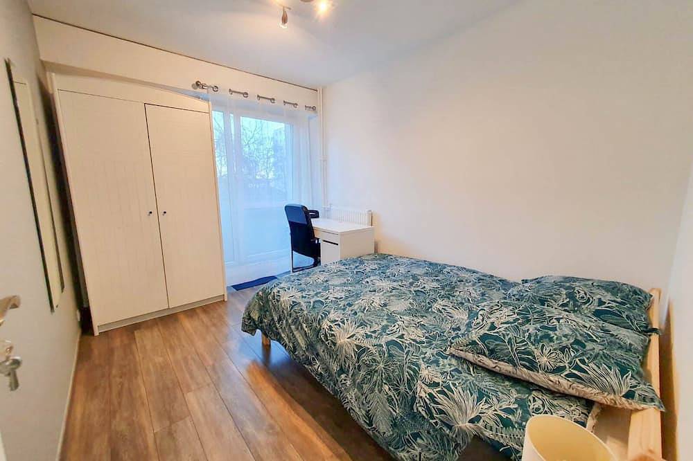 Apartamento entero, Charming rooms in shared apartment Cergy center in Cergy, Valle del Oise