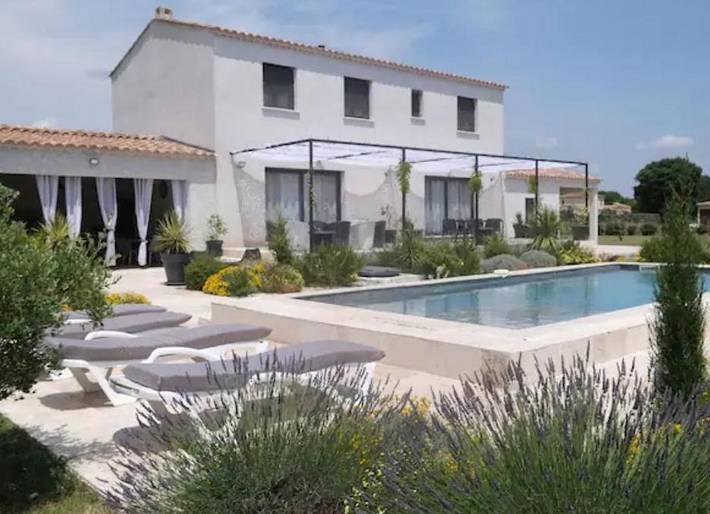 Villa pour 8 personnes, avec Terrasse et Jardin ainsi que Bassin pour enfant et Piscine à Arles