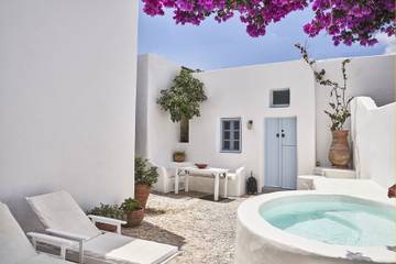 Villa for 4 Guests in Megalochori, Santorini, Picture 1