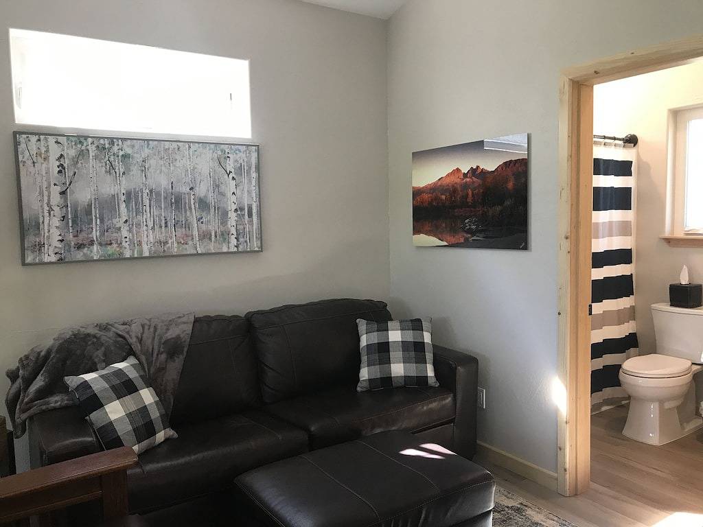 Built in 2021. Beautiful Wooded Lot. Minutes to Kenai, Soldotna & Kasiloff. in Kenai Peninsula