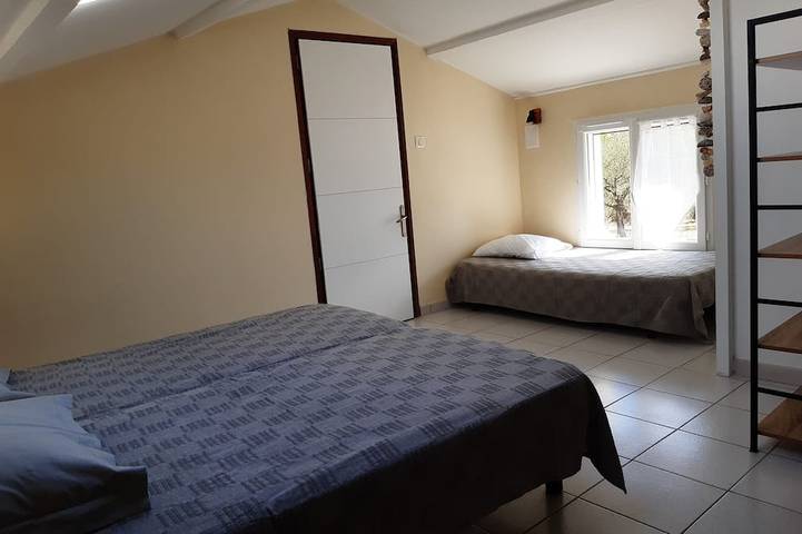 Location de vacances pour 5 personnes, avec terrasse et jardin à Saint-André-de-Roquepertuis - 3