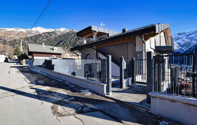 Apartamento vacacional entero, Acogedor apartamento con aparcamiento, jardín y terraza - Cerca de remontes y restaurantes in Ponte di Legno (Town), Ponte di Legno