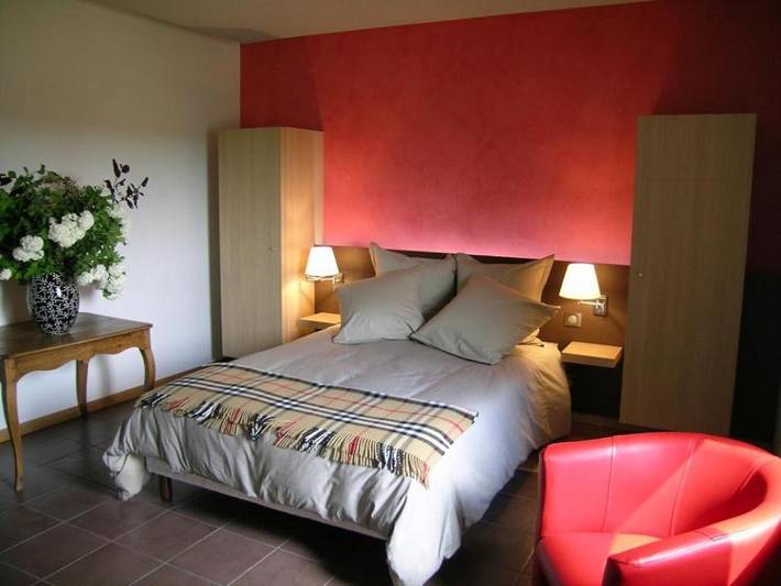 Location de vacances pour 2 personnes, avec terrasse ainsi que vue et jardin à Montbeugny - 4