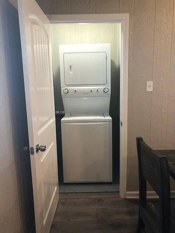 Neues Cypress Cove Marina Hausboot (985-264-6582) in Plaquemines Parish