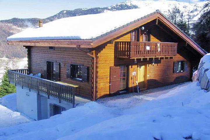 Casa de vacaciones para 16 personas, con sauna además de balcón y jacuzzi, Familias con niños en Alpes suizos