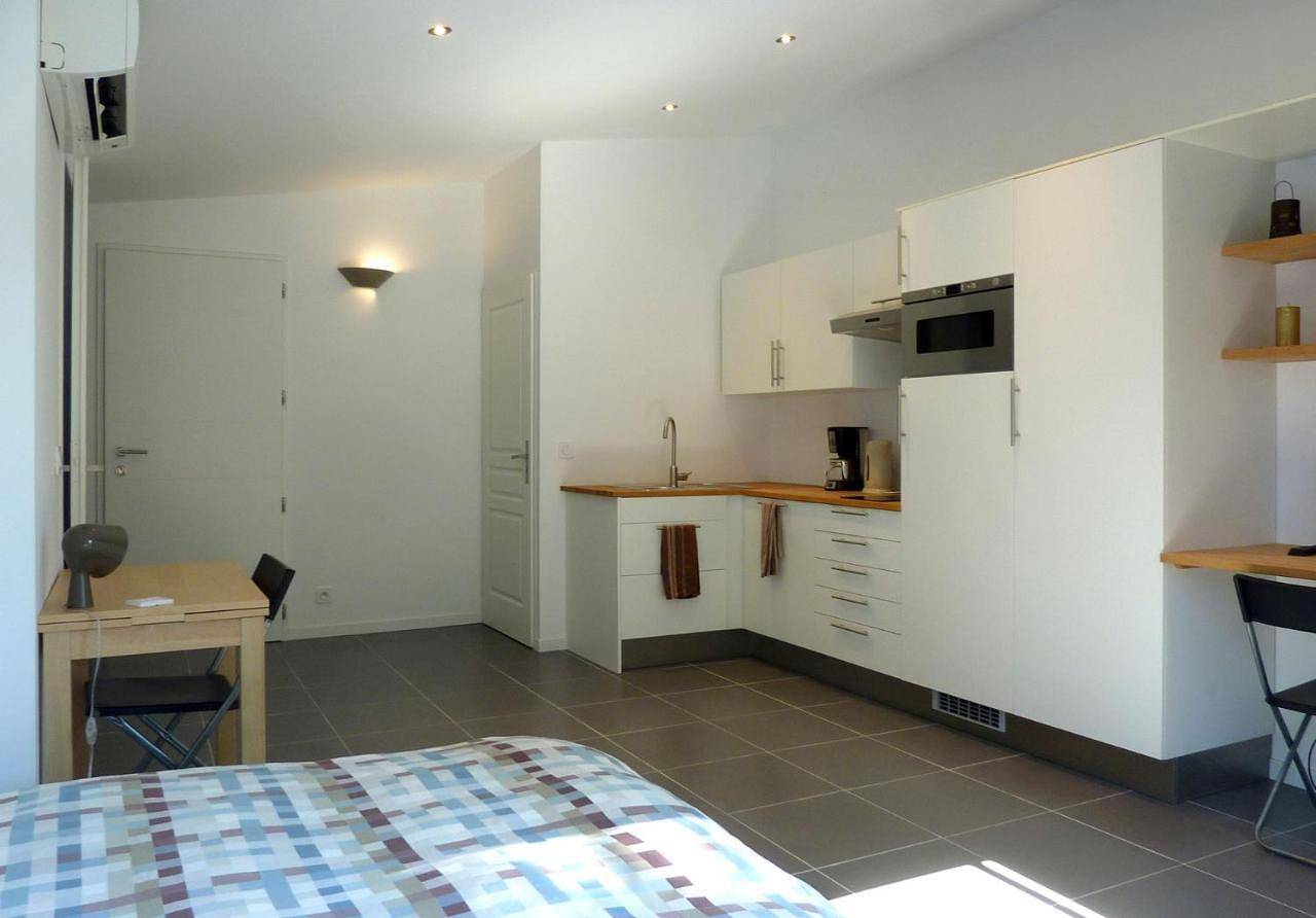 Appartement entier, Studio with Pool View in Saint-Gély-du-Fesc, Côte méditerranéenne (France)