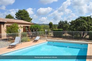 Gîte pour 8 personnes, avec jardin et terrasse à Carcès