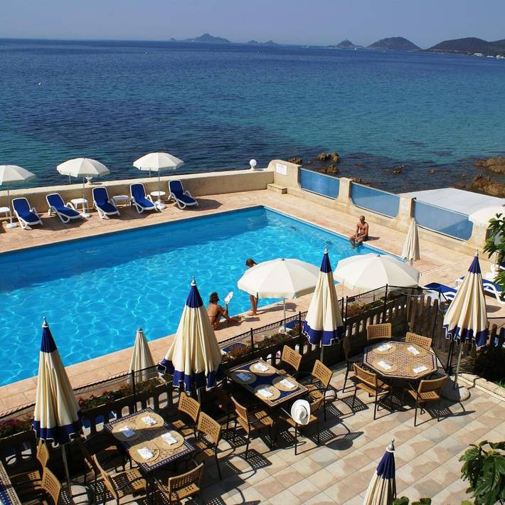 Hôtel pour 3 personnes, avec terrasse et piscine