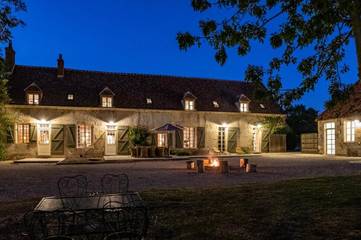 Cottage pour 2 personnes, avec vue ainsi que piscine et jardin à Magny-Cours